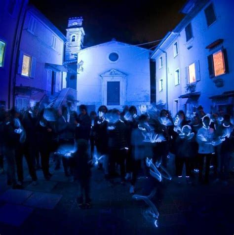 Riomagno Si Tinge Di Blu E Racconta La Fragilit Con Barchette Di Carta