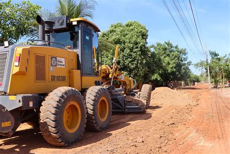 Prefeitura Realiza Patrolamento E Encascalhamento Das Ruas Do