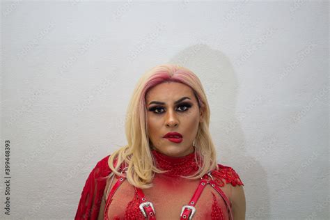 Foto Stock Sensual Hispanic Transgender Wearing Exotic Drag Queen