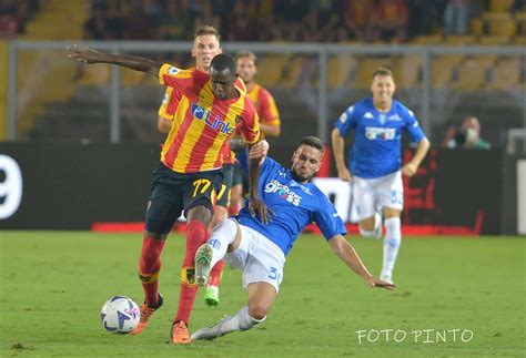 Salernitana Lecce 1 2 Ceesay E Strefezza Sbancano Lo Stadio Arechi