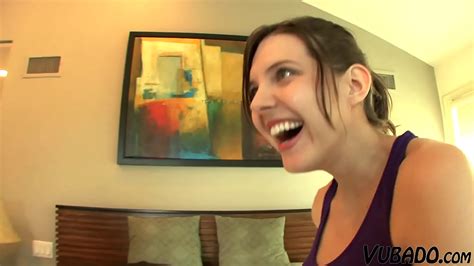 Amateur de 19 años recibe el semen en su cara XNXX