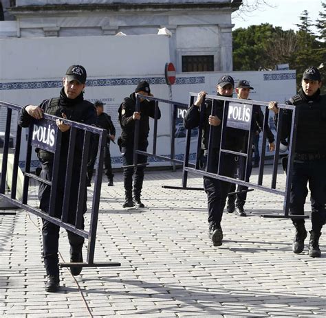 Istanbul Explosion Mitten In Der Gruppe Deutscher Touristen Welt