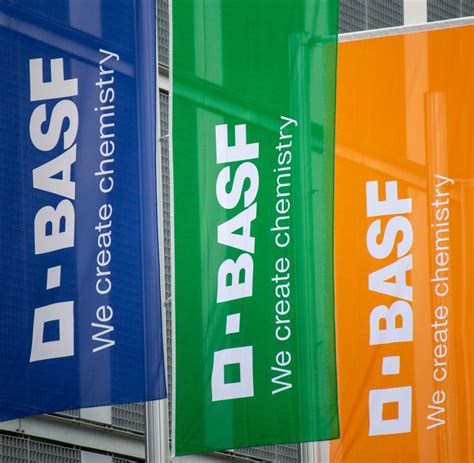 BASF Aktie Unternehmen Erholt Sich Mehrere Dax AGs Hinter BASF