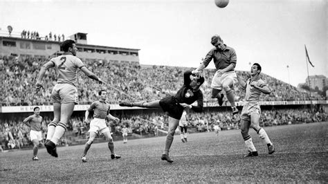 Amazing archive images of World Cup and football legends go to auction ...