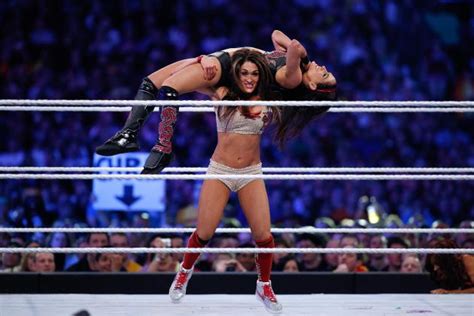 Nikki Bella Injury: Updates on WWE Diva's Neck and Return | Bleacher Report