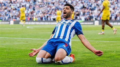 Mehdi Taremi No Onze Do Ano Do Campeonato