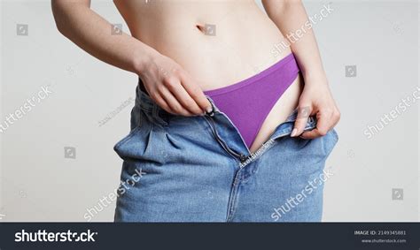 4858 Imagens De Mulher Tirando A Calcinha Imagens Fotos Stock E