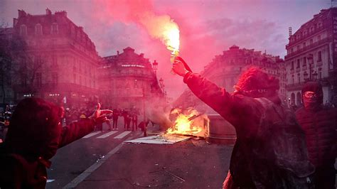 Francia Los Franceses Se Movilizan Masivamente En Las Calles Para