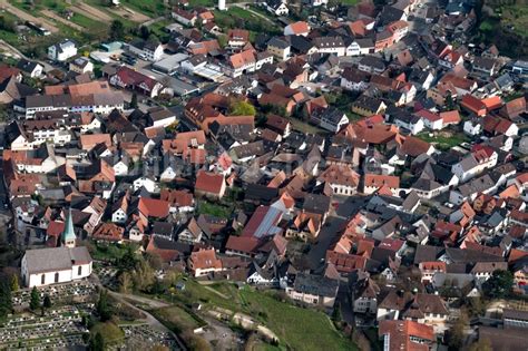 Bahlingen Am Kaiserstuhl Aus Der Vogelperspektive Ortsansicht In