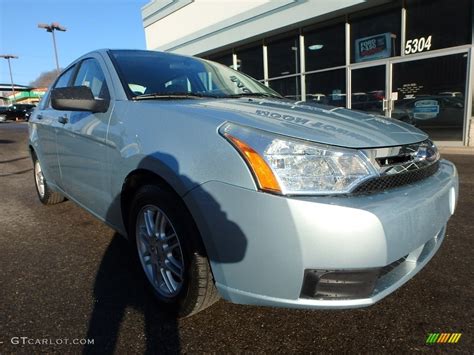 2009 Light Ice Blue Metallic Ford Focus SE Sedan 111687247 Photo 2