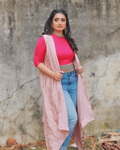 Tamil Tv Serial Actress Sujitha Hot Photos In Tight Tshirt Glamsundari In