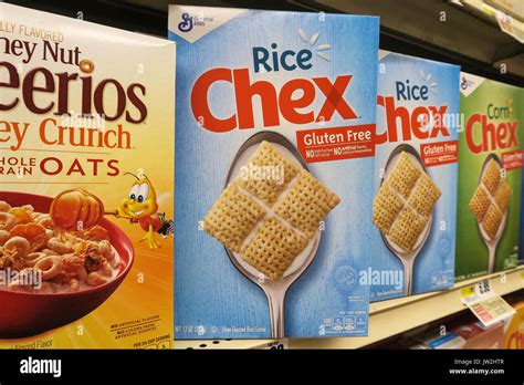 Supermarket Cereal Aisle Hi Res Stock Photography And Images Alamy