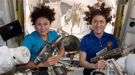 Astronautas Da Nasa Fazem Primeira Caminhada Espacial S Mulheres