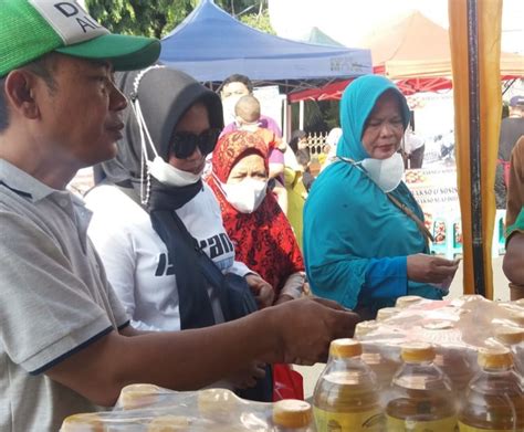 Bazar Telur Dan Minyak Goreng Dengan Harga Di Bawah Pasaran Diserbu