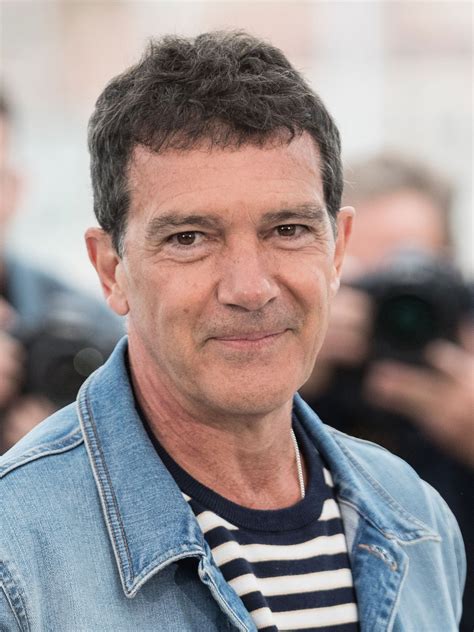 A los 63 años Antonio Banderas Finalmente CONFIESA que ella fue el