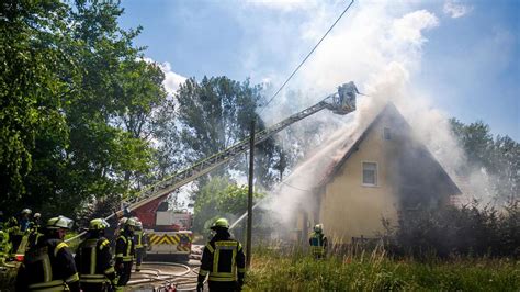 Lippetal Wohnhaus Steht Lichterloh In Flammen Einbrecher Soll Den