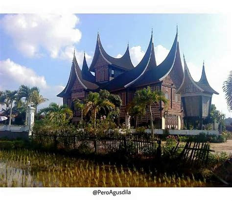 Rumah Adat Bagonjong Minangkabau.Agam -West Sumatera. Minangkabau, Horn, Farmland, Vineyard ...