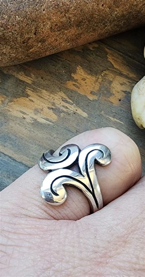 James Avery Retired Swirl Ring Size 6 Gem