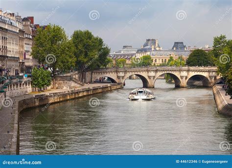 Pont Neuf, Oldest Bridge Across Seine in Paris Stock Photo - Image of landmarks, ship: 44612346