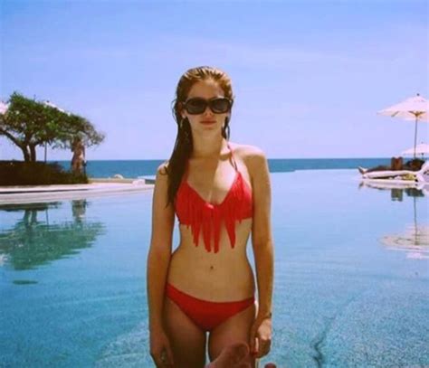 Hot Sexy Dreama Walker Bikini Pics