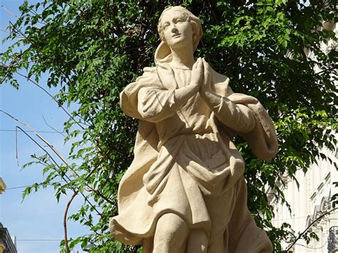 Wien Maria Immaculata Statue Irene Harand Platz