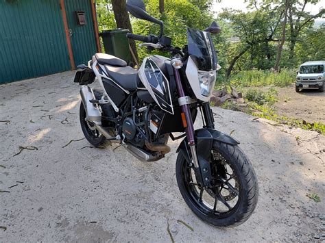 Купить б у KTM Duke инжектор передач во Владивостоке белый naked