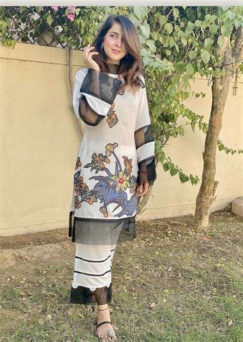 Pin By Noushin Shahid On Dresses Simple Trendy Outfits Stylish Short