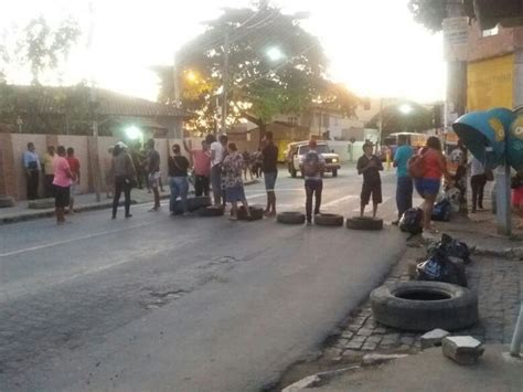 G1 Moradores protestam por mais ônibus em bairro de Cariacica ES