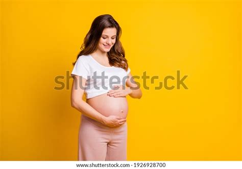 Im Genes Fotos De Stock Objetos En D Y Vectores Sobre Naked Woman Pushing Out Baby