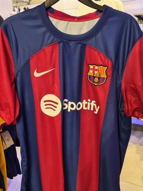 En Images Les Nouveaux Maillots De Foot Fc Barcelone