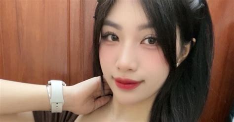 U V T V I Hot Girl Xinh P I Th Nam H L Tr I Nghi M Kh Qu N