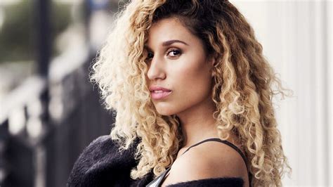 Raye Biography: Age, Family, Songs, Net Worth & Pictures - 360dopes