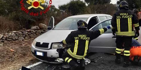 Incidente Stradale Sulla Statale Una Coppia Di Anziani Finisce In