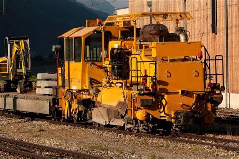 Baumaschine Der Matterhorn Gotthard Bahn Mgb Am Bahnhof Oberwald Im