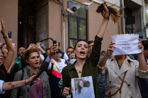 Le Fils De Lancien Shah Diran Salue Une Révolution Des Femmes Et