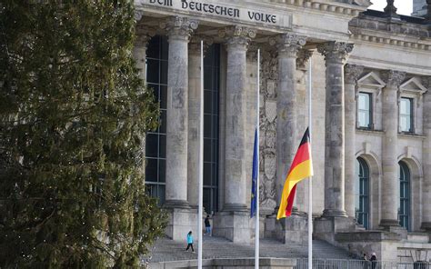 Bonn Trauerbeflaggung An Geb Uden Gedenken An Wolfgang Sch Uble