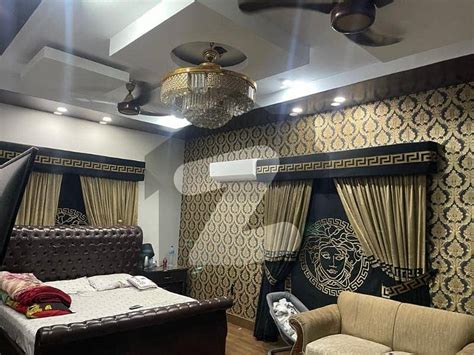 600 Sq Yards Super Luxury Portion On 1st Floor With Roof Gulistan E