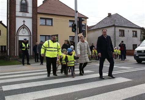 Super Zebra Poprawi Bezpiecze Stwo Na Przej Ciach Dla Pieszych W