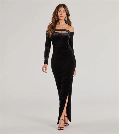 long sleeve black velvet dresses 15