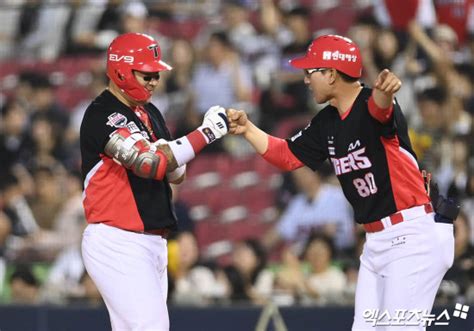 최형우 1500타점최정 18시즌 연속 10홈런 기념구 Kbo 아카이브센터 기증