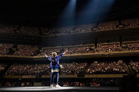 ゆず Kアリーナ横浜こけら落とし 弾き語りで観客と心重ねる：日経クロストレンド