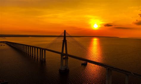 Ponte Sobre O Rio Negro