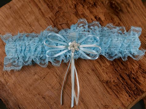 Blåt blonde strømpebånd med sløjfe og blomsterdetalje