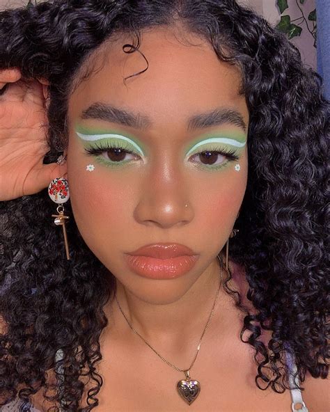 1018 Likes 16 Comments ⋆ ☽ Kiara 𖤐 ⋆ Keeahwah On Instagram “🤢” Classy Makeup Cute