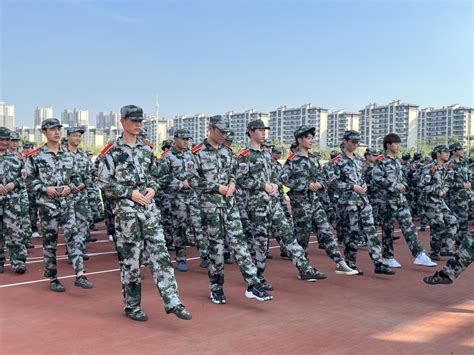 迷彩青春丨磨砺意志展英姿，军训场上正青春 安徽艺术学院 中国大学生在线