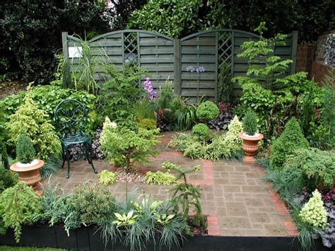 20 30 Small Courtyard Garden Ideas Homyracks