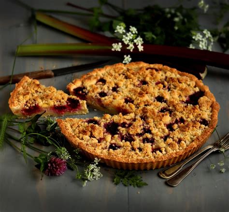 The Food Trotter Rhubarb And Raspberry Streusel Pie Tarte Streusel