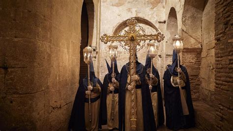 Las mejores fotos de la noche del Sábado Santo en Granada