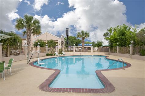 Days Inn by Wyndham Nacogdoches/SFA University/Downtown | Nacogdoches, TX Hotels