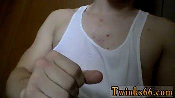 Hombres gay follando películas de papás Eddy realmente ha estado metiéndose en la orina